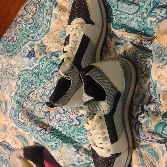 Micheal kors women's sneakers - Picture 1 of 4